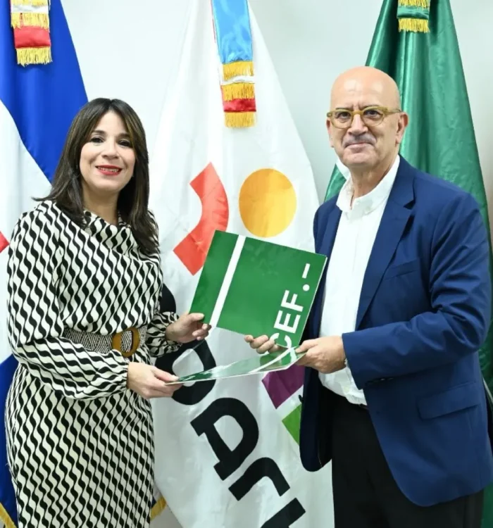 Impulsando la Excelencia: ADOARH y CEF – Santo Domingo Forjan una Alianza Estratégica para la Formación Continua